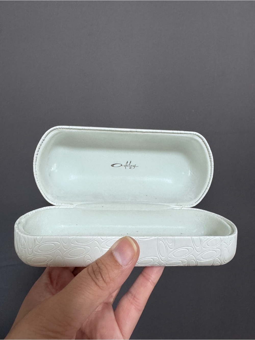 Authentic Oakley White Hard Clamshell Sunglasses Case All-Over Embossed O - Logo